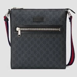 Gucci messenger bag, strl S - Använd ca 3 gånger, jättebra sick, pris kan ändras.