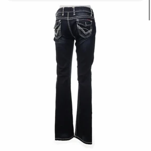 Asballa Lowwaist Jeans - Coolaste fickorna o allt!! Köpta för 220kr aldrig använda då de va för långa på mig! Skulle säga de passar någon som är 175+💞💞