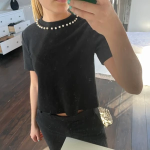Tröja - Skit snygg tröja med pärlor upptill💖