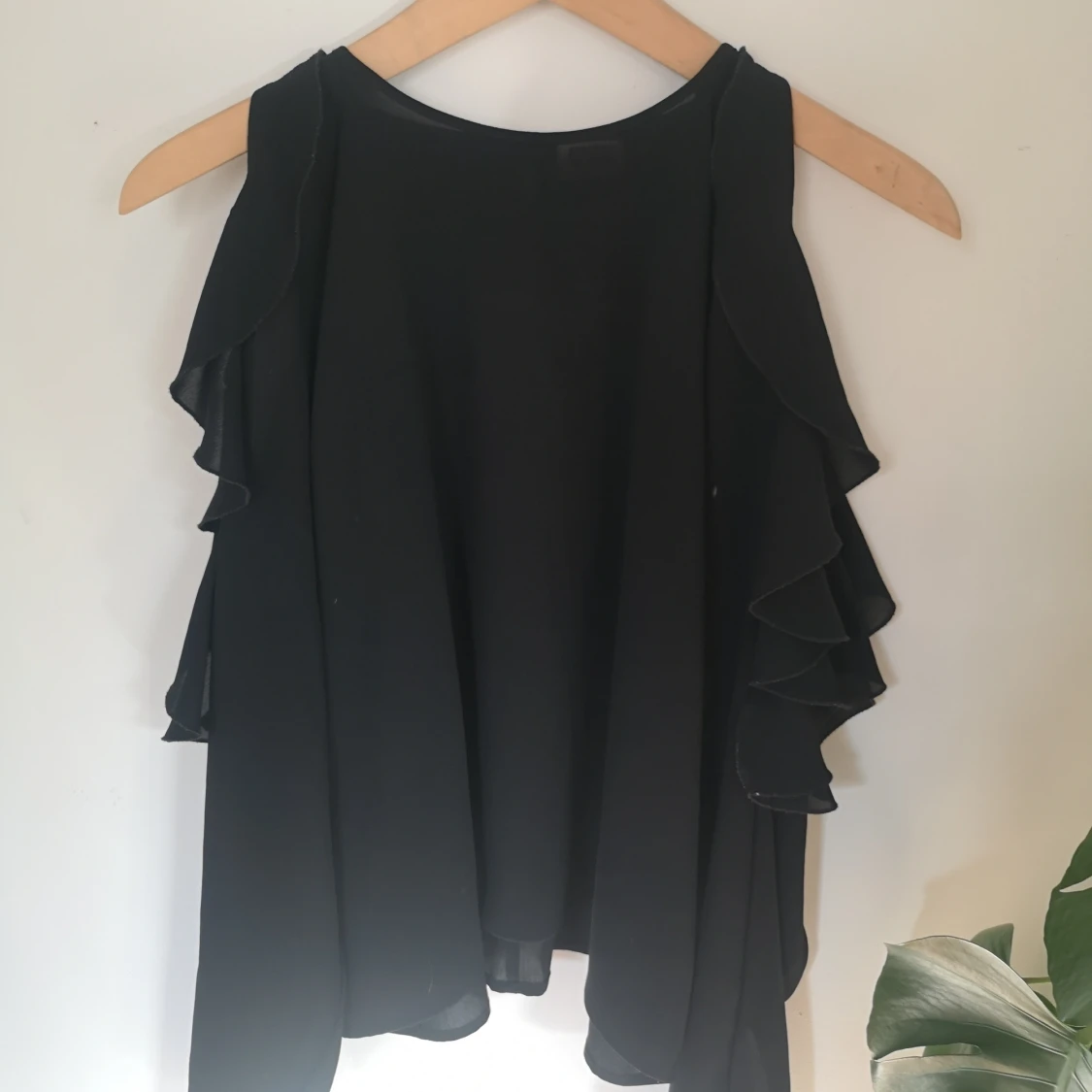 Svart volangblus - 90