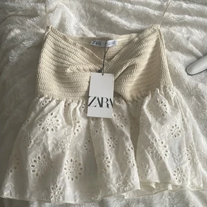 Zara tröja - Säljer denna helt nya tröja från zara i storlek M, den sitter som en storlek S 