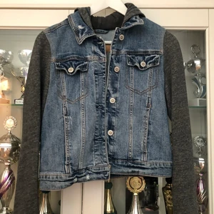 Hollister - Jeansjacka/hoodie från hollister, väldigt fin🧡 