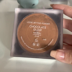 setting powder - Säljer caias glow settingpowder som går att använda till bronser, endast testad o kommer tyvärr inte till användning💗