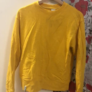 gul Tröja - Har använt två gånger.