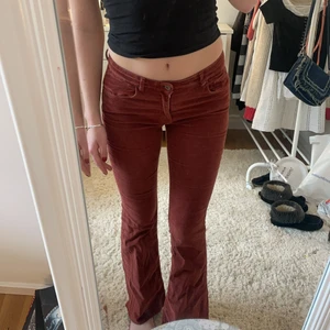 Manchester myxor - Sååå himla coola röda bootcut manchester byxor❤️‍🔥 Köpte dessa second hand! Köparen står för frakt
