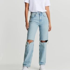 90’ high waist jeans - Säljer mina gina-jeans då dom blivit för små! Använt skick men inga defekter så. Storlek 30, motsvarar en xxs/xs. Köparen står för frakt💕