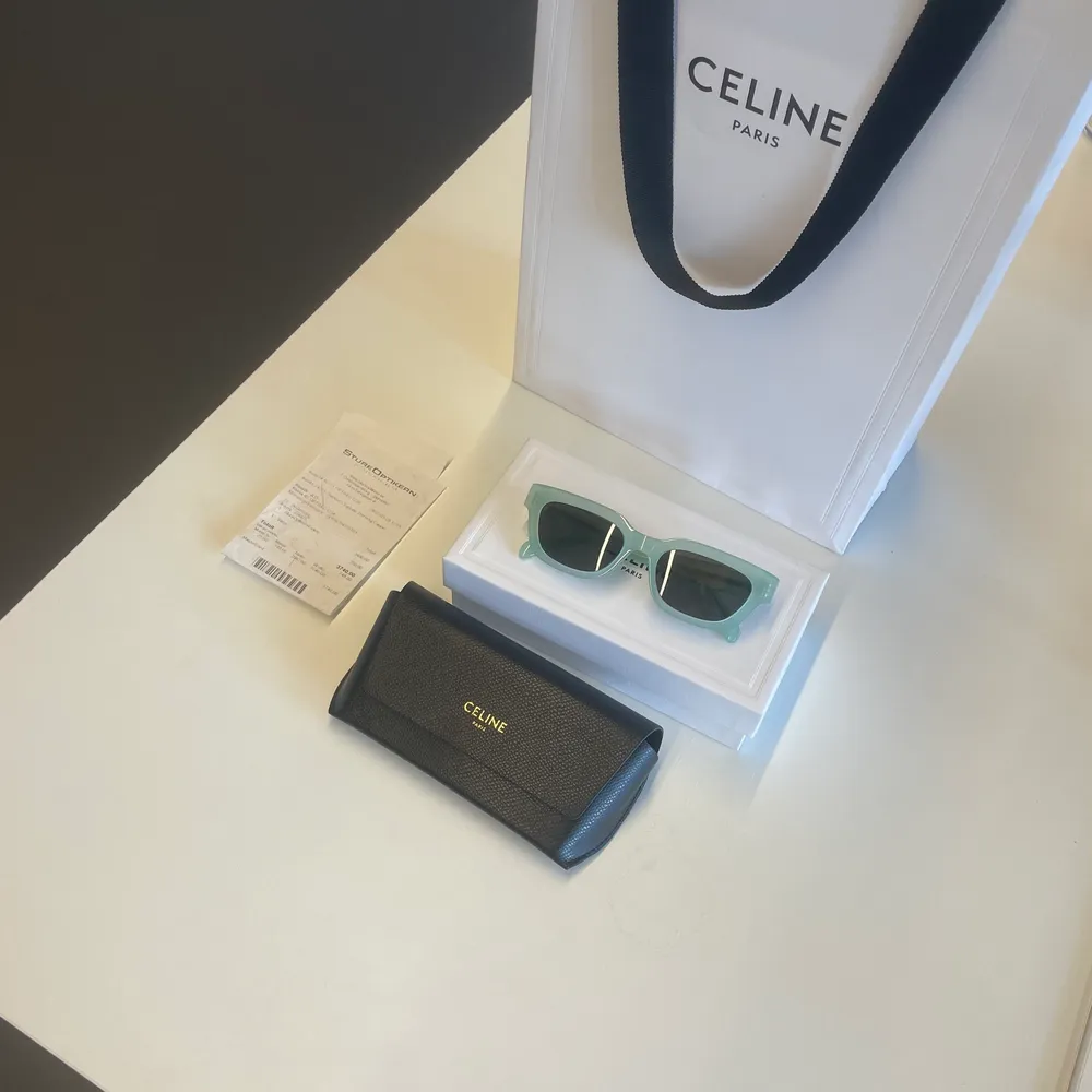 New season Celine sunglasses. Unused. Changed my mind and store do not accept retunes. Model CL401921 new price 3500, see receipt from stureoptiern . Accessoarer.