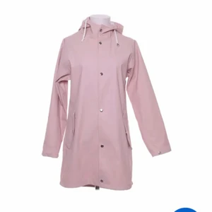 Regnjacka - Rosa regnjacka i galontyg från lager 157. 