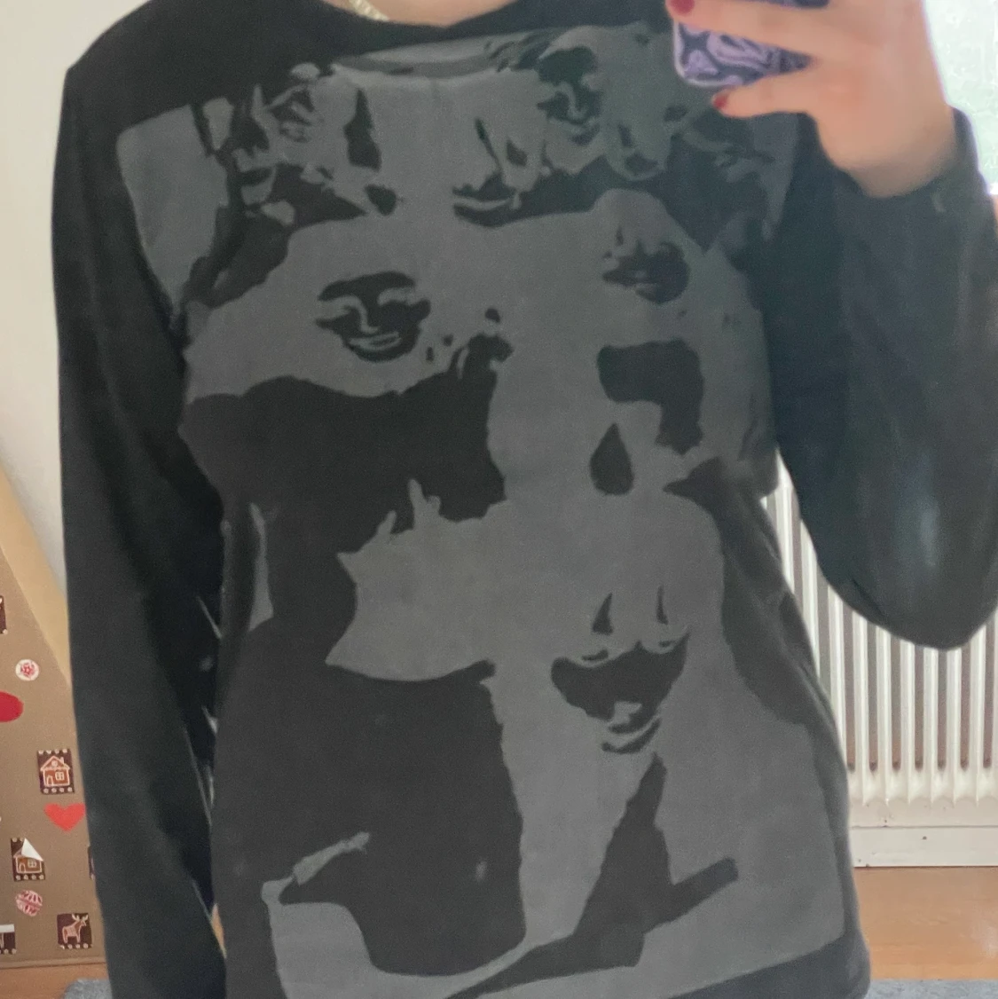 svart långärmad med tryck