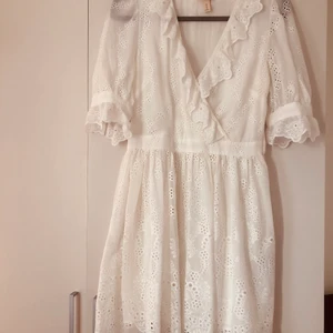 Klänningar  - Helt nya klänningar 