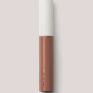 Säljer detta liquid lipsticket från NA-KD i färgen LUNA - ROSY BROWN. Endast testad på handen. Den är vegansk 🌱 Nypris 139kr