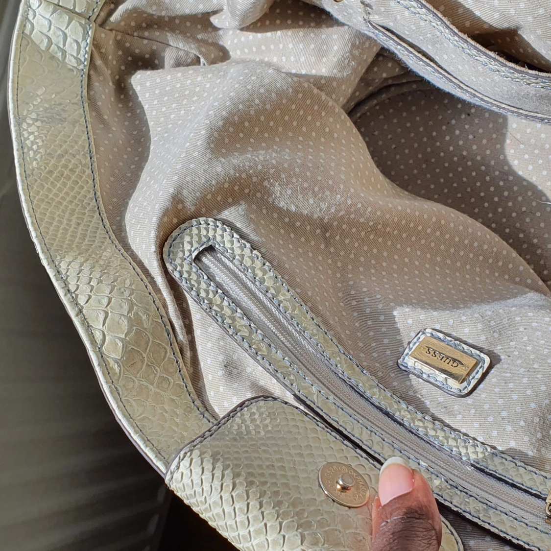 Åkta Guess väska  - 91