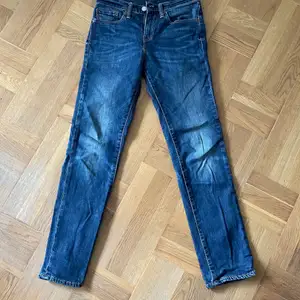 Levis jeans i storlek 28/32