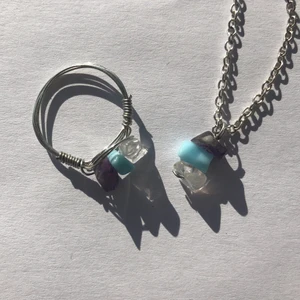 Ring och hänge sett - Ett fint och somrigt smyckessett!❗️Kedjan ingår inte ❗️Kan ändra till guld ifall man hellre vill ha det☺️