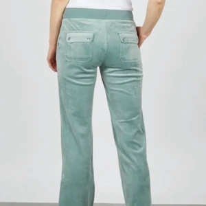 Juicy Coutore  - SÖKER! Kolla vad som jag skrev på den posten där första bilden är på rosa. 