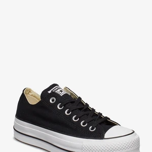 Converse  - Helt nya concerse aldrig använda snygga nu till sommaren!! Nypris 1000kr