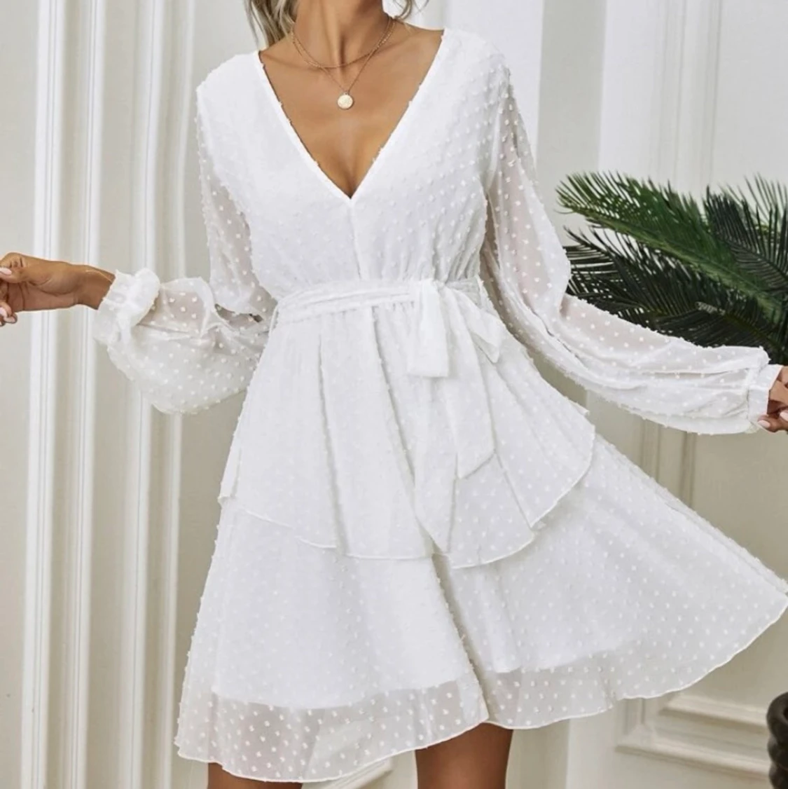 Helt ny, oanvänd vit klänning i strl S