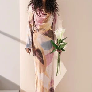 NAKD Art  - Använd ett fåtal gånger, väldigt bra skick! Har lagt till en hyska i ena axel om man vill fästa bh band, lätt att ta bort om man vill. 