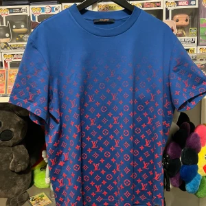 Louis Vuitton Monogram T shirt - Small, använd 1 gäng. Kvitto ingår.