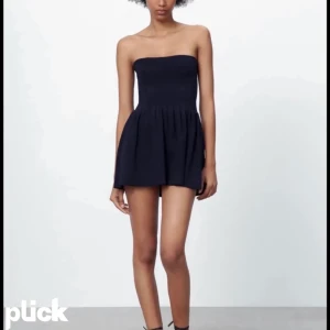 Zara klänning  - Säljer denna från Zara, nästan aldrig använd❤️