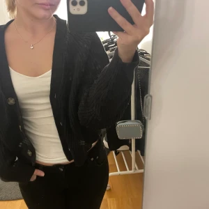 Svart kofta - Svart kofta från Monki, fint skick💜