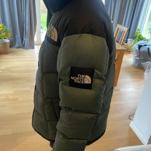 north face jacket  - as snygg puffer jacket från north face som är svår att hitta i Sverige. Priset kan diskuteras 💓