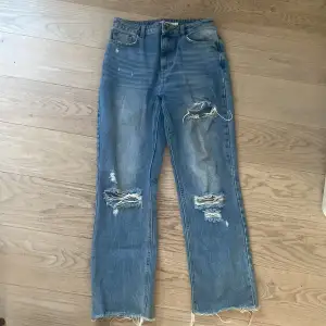 Jeans från NA-KD, knappt använda, väldigt gott skick, köparen står för frakt(50kr)