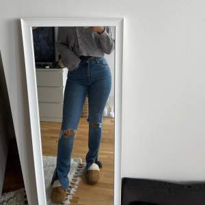 Jättesnygga jeans från zara som är oanvända. Jag är 171 cm lång 💘