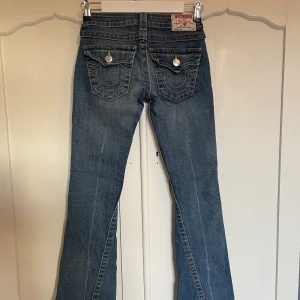 true religion jeans strl 24 - true religion jeans i strl 24💗fint skick! skriv för fler bilder. jag är 160