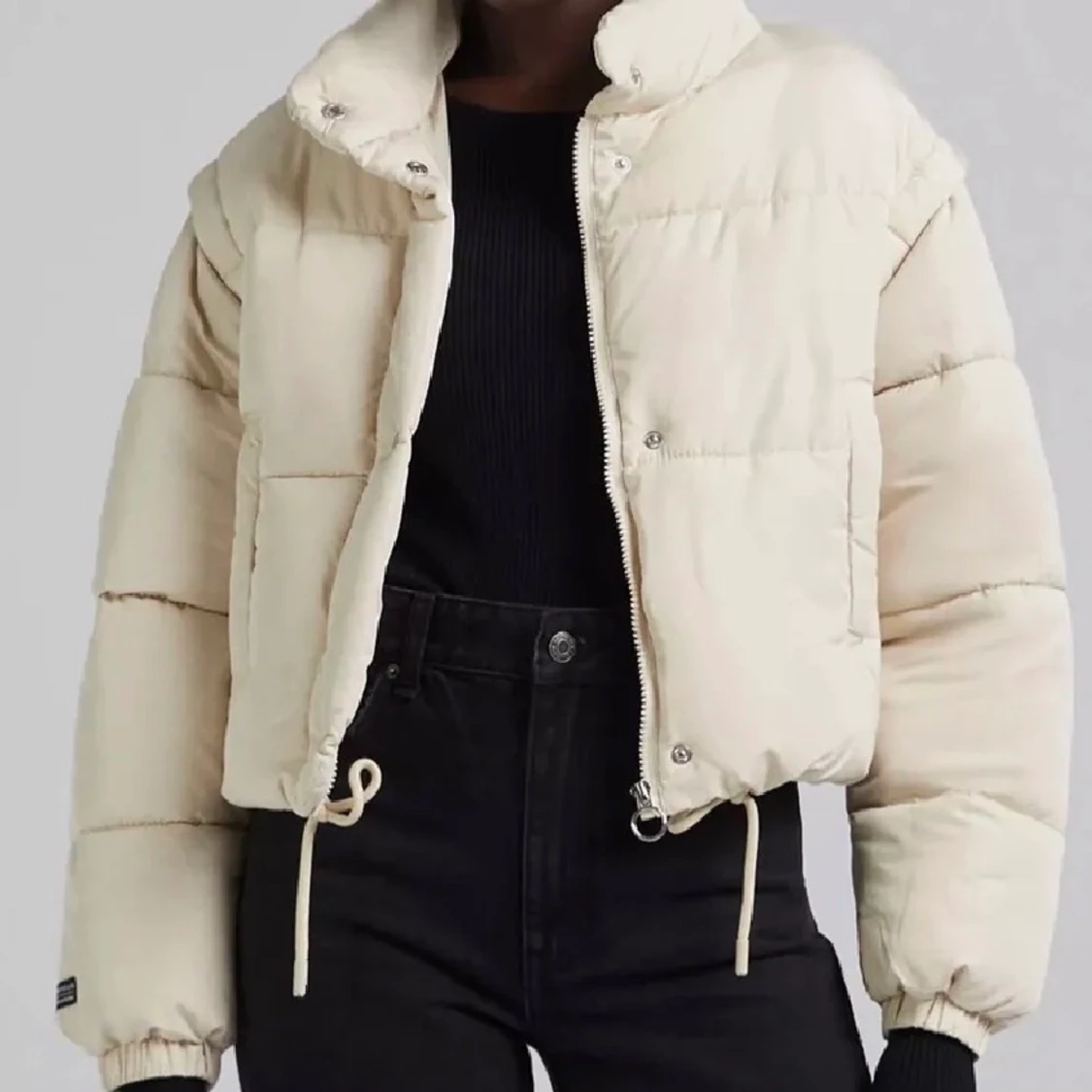 Beige puffer jacka