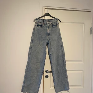 Jeans Raka  - Raka jeans från HM. Stl 36 men mer som 34