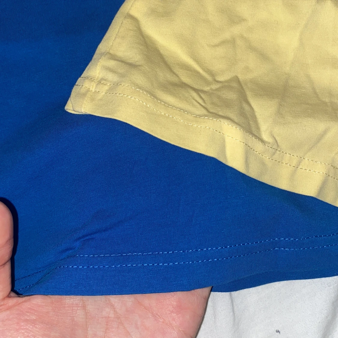 Blå och gul T-shirts i S - 90