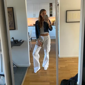 Cargobyxor - Cargobyxor i gott skick från Bershka stl 38