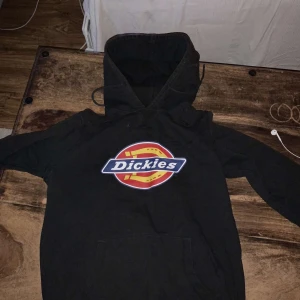 Dickies hoodie - Säljer nu min dickies hoodie i storlek M, fint skick.