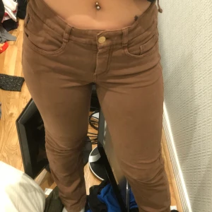 bruna jeans - jätte snygga bruna jeans i storlek 36!!
