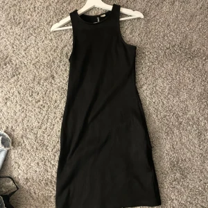 Tight svart klänning - Bacik svart klänning andvänd fåtal gånger