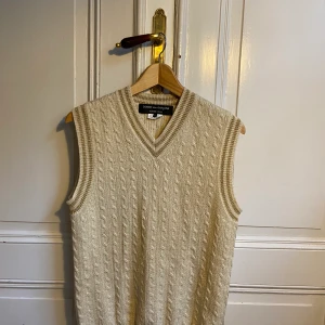 COMME des GARÇONS väst - Säljer en fin väst från COMME des GARÇONS