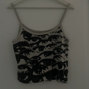 brandy linne ! - säljer detta superfina linne från brandy melville eftersom det inte kommer till så mycket användning längre ☺️kan mötas upp eller frakta mot kostnad!