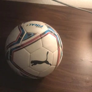 Fottboll Size 4 - Lite sönder men bra luft