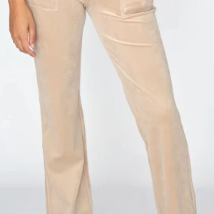 Juicy Couture - Som nya bara använda 5 gånger då jag tyckte att färgen inte passa mig