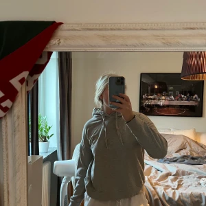 Grå hoodie - Fin hoodie från lager 157, 100kr + frakt