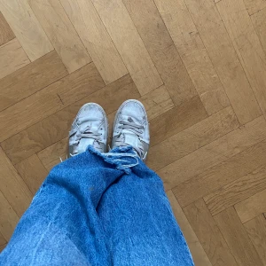 Valentino skor - Säljer nu mina gamla valentino skor, inköpta 2017. Storlek 39/40. Eftersom dem är rätt slitna så säljer jag dem billigt då jag ej har någon användning av dem längre (kan gå ner lite i pris vid snabb affär). Såklart äkta💗