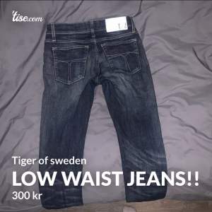Tighta Jeans med låg midja från Tiger of Sweden, modell: Slender, färg: Candy Storlek 28/32 ( nypris ca 1300kr ) OBS!! inte samma frakt som skrivs i beskrivningen