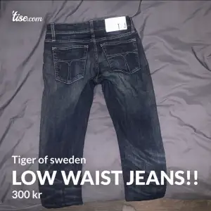 Tighta Jeans med låg midja från Tiger of Sweden, modell: Slender, färg: Candy Storlek 28/32 ( nypris ca 1300kr ) OBS!! inte samma frakt som skrivs i beskrivningen