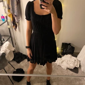 Klänning - Klänning från NAKD i storlek 36. Köparen står för frakt, hör av er vid frågor!