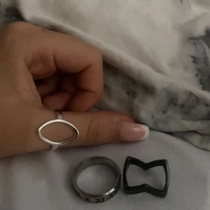 3 stål ringar - 3 stycken coola ringar. Hör av er om ni inte vill ha alla, 10kr per ring