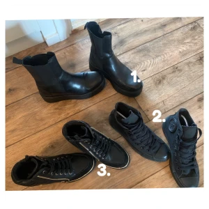 Tre par skor.  - 1. Vagabond, knappt använda. 800kr 2. Convers, knappt använda. 300kr 3. Kilklacksskor, använda en gång. 400kr