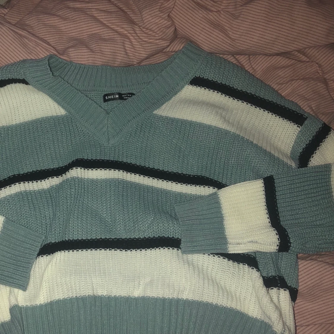 Helt ny stickad tröja - 91