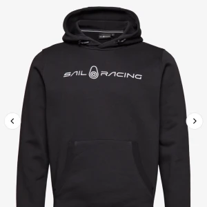 Sail racing hoodie  - Hoodien är i bra skick och är svart, storlek 170. Den är heller inte använd särkilt mycket. 