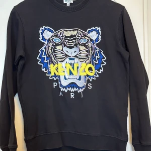 KENZO SWEATSHIRT - En kenzo sweatshirt som är i ett annat väldigt bra skick 